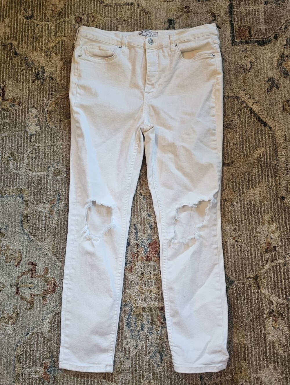 Free People Distressed Ankle Jeans Sz 31 With 25" Inseam. In Good Condition